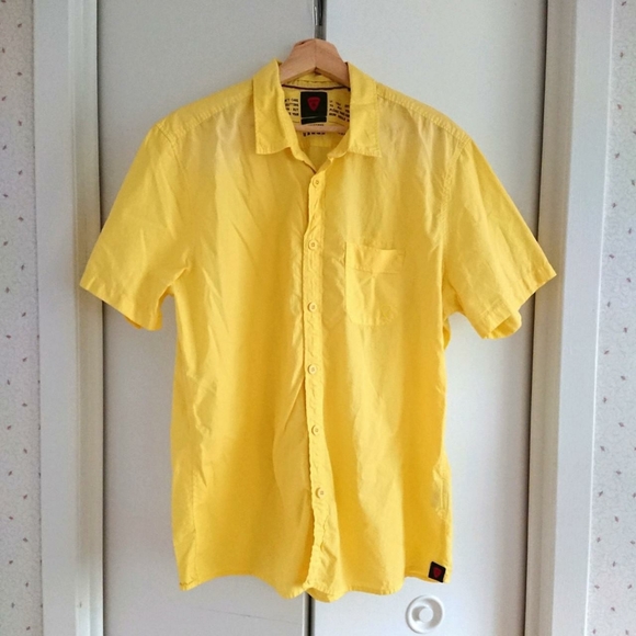💖2/$35💖 Strellson lemon yellow short-sleeve shirt - Picture 1 of 4